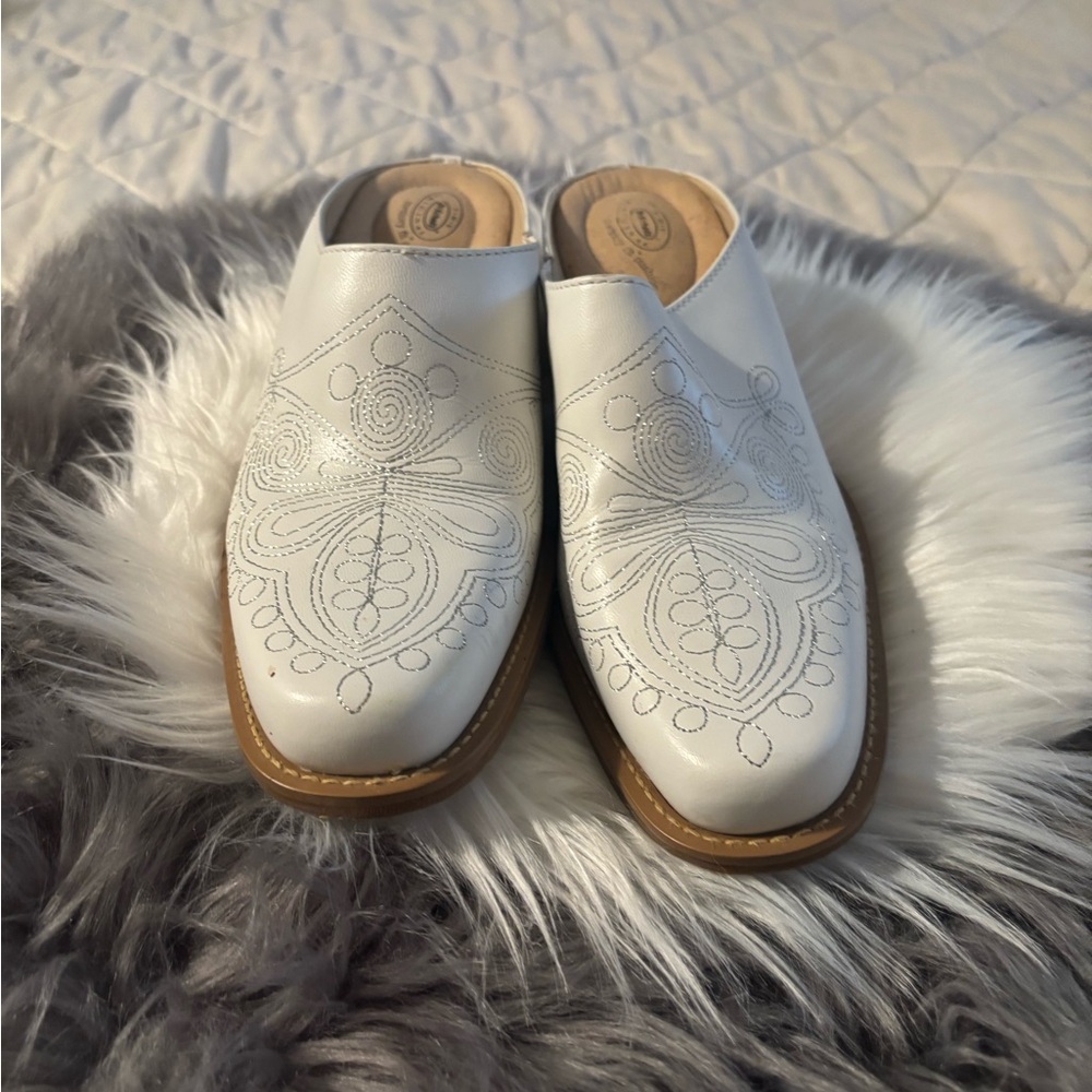 Dr. Scholl's White Embroidered Mules